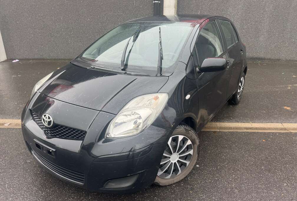 Toyota 1.4 D-4D Luna Prêt à immatriculer