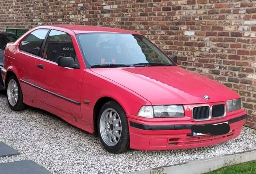 BMW 318ti