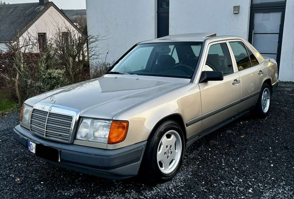 Mercedes-Benz W124