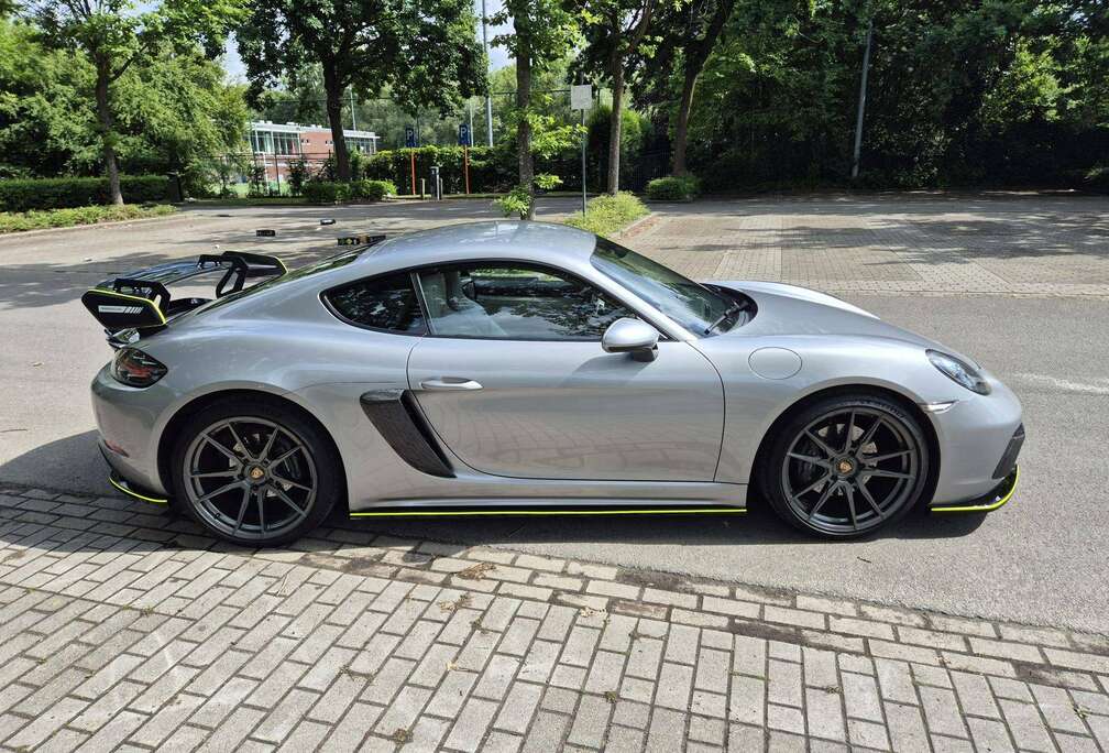 Porsche Sport Chrono/ 2.0 met laungecontrol en 370PK