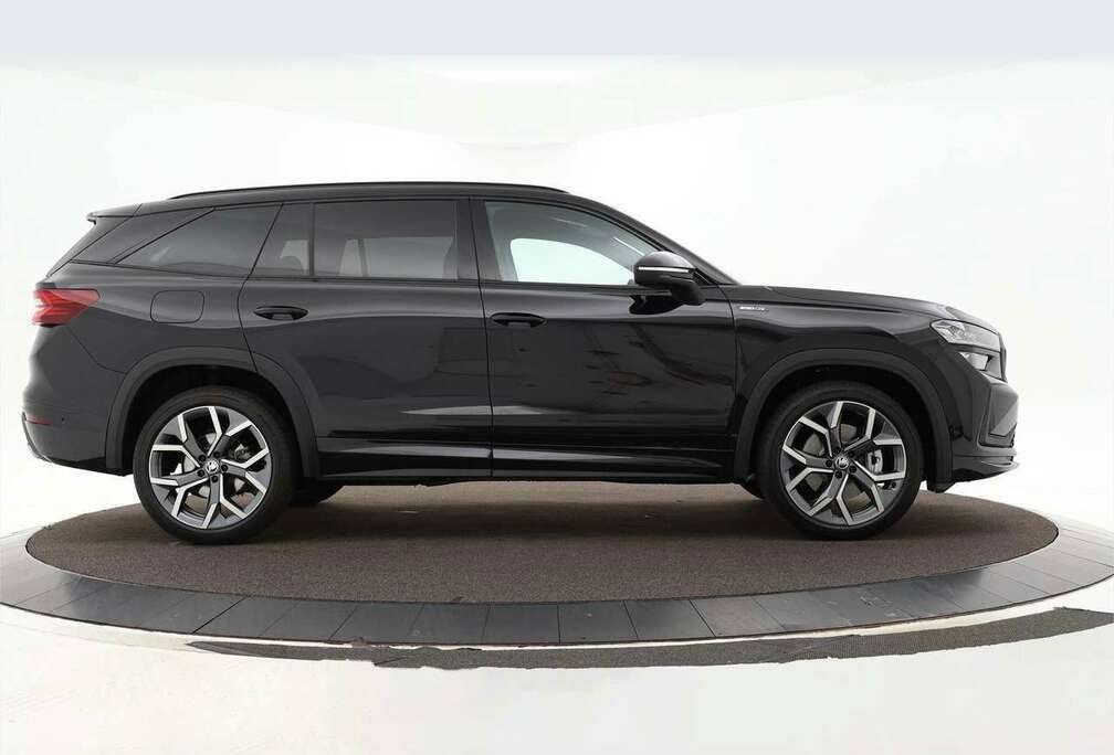 Skoda NEW PLUG IN 204PK SPORTLINE 20/DCC/TREKH/SAFE-25%