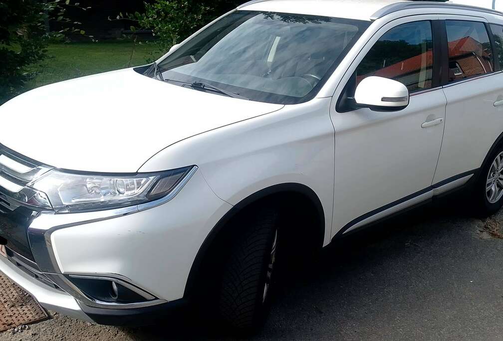 Mitsubishi Outlander 2.0i 2WD Intense