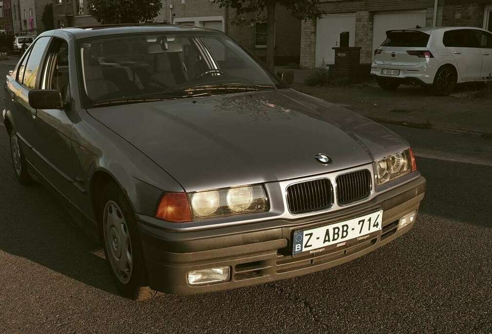 BMW 318i Oldtimer toit ouvrant