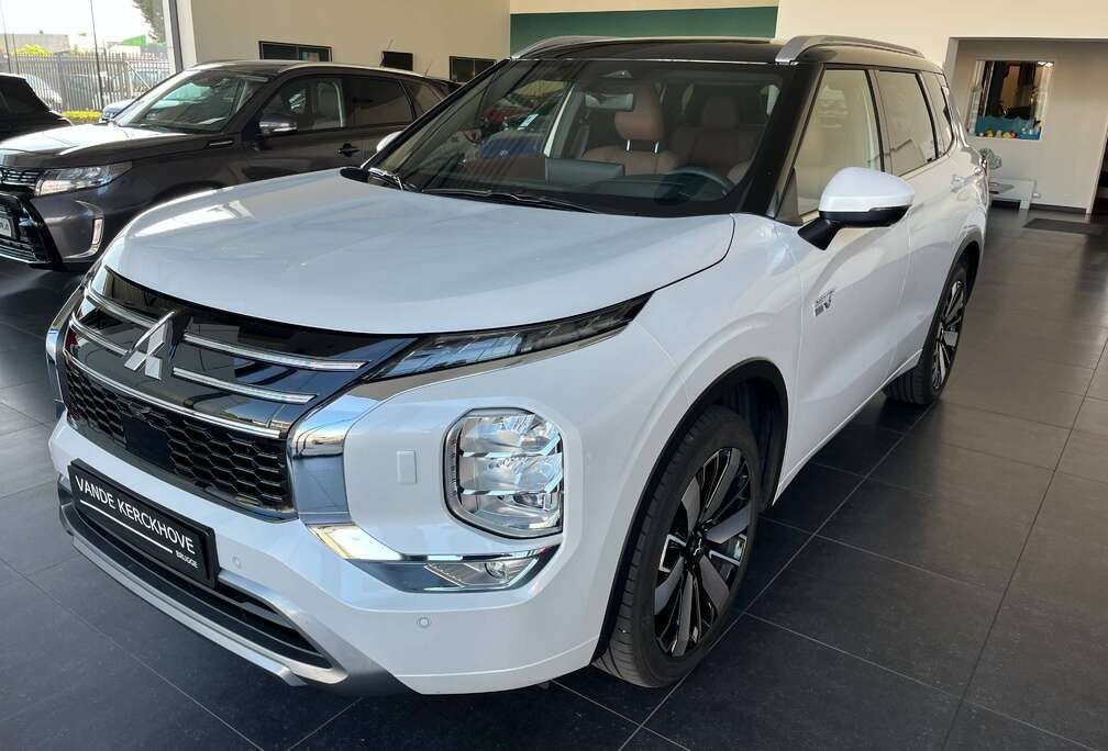 Mitsubishi Outlander PHEV 2.4i 4WD INSTYLE+*NAVI*MASSAGE ZETELS*