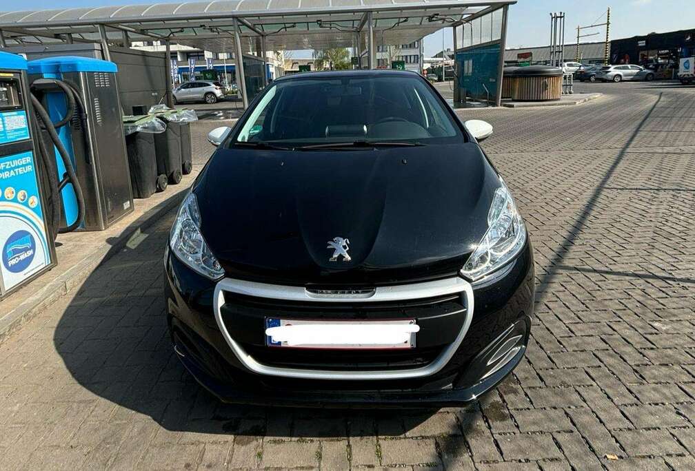 Peugeot 208 1.2i Like