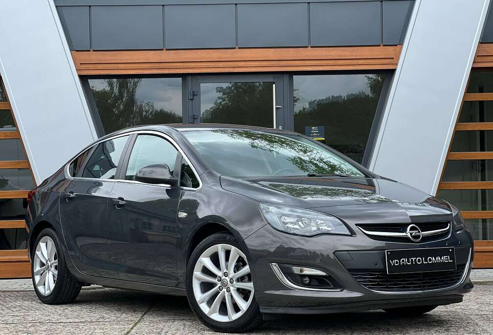 Opel Notchback 1.6i - NAVI - LEDER - LED - OHB - GARANTIE