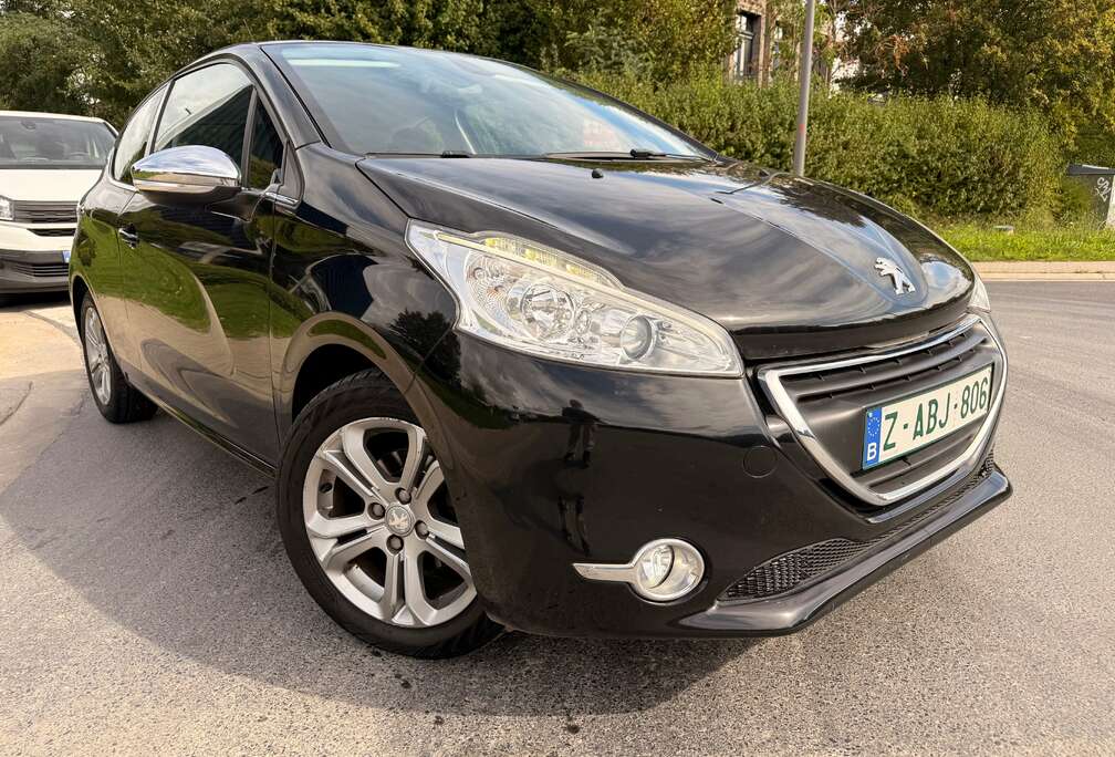 Peugeot 208 1.2i Allure