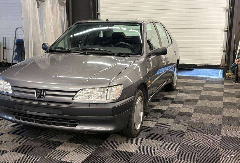 Peugeot 1.8i XT  62.520 KM.  BJ. 1996  AUTOMATIQUE