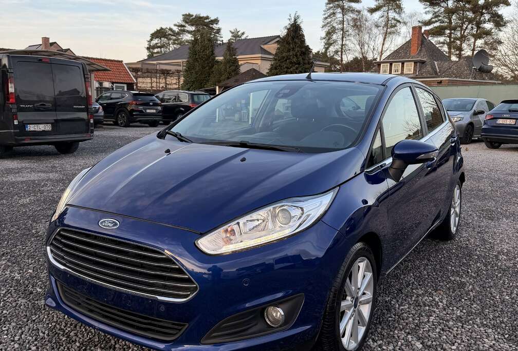 Ford 1.0 Ecoboost StartStop, LED-Xenon, Parksensors