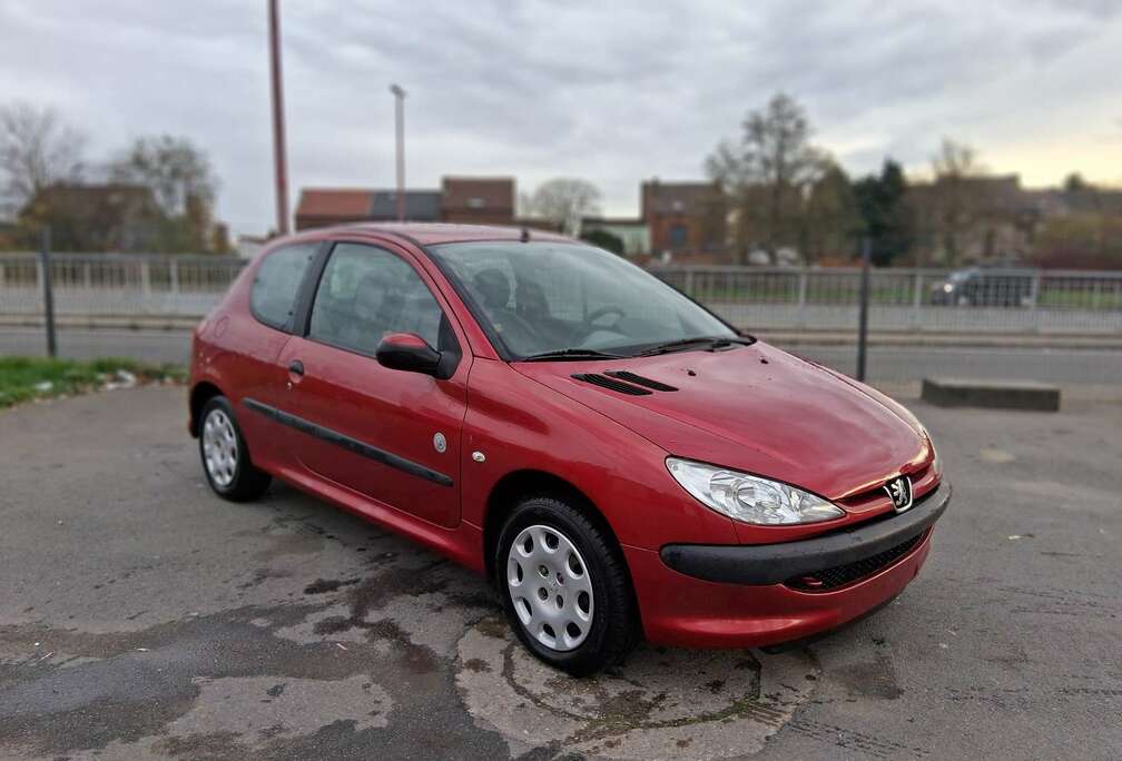 Peugeot 1.4i FEUILLE ROSE CAR-PASS 84.000kms