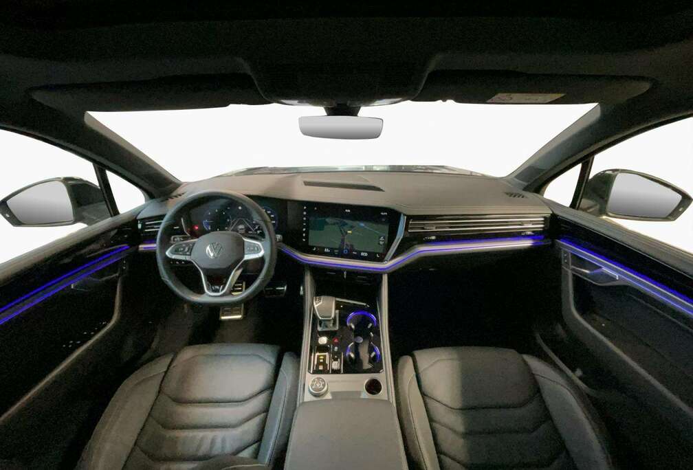 Volkswagen R-Line+V6+DSG+4M+Pano+