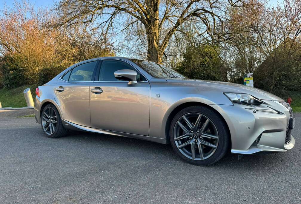 Lexus IS 300h
