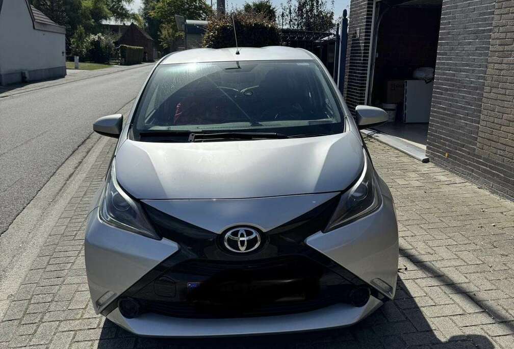Toyota x