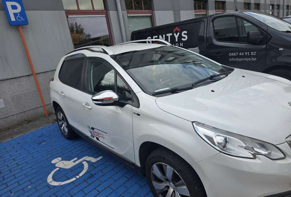 Peugeot 2008 1.2i PureTech Urban Cross