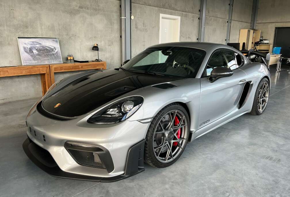 Porsche GT4 RS Nieuwstaat 9.000 km Weissach Package