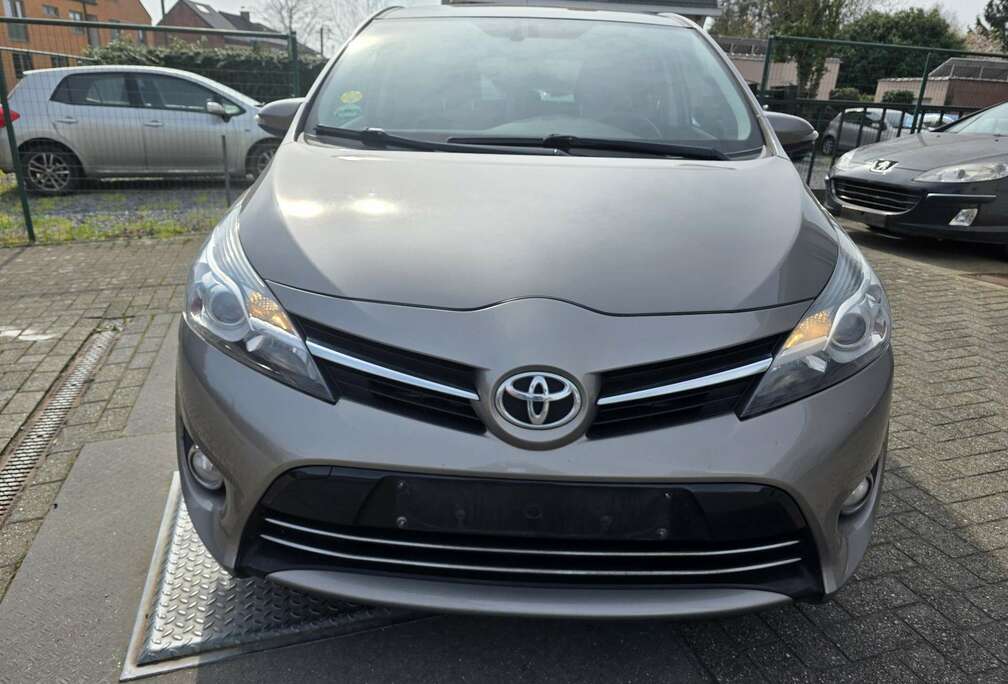 Toyota Verso 1.6 D-4D Skyview 5pl.