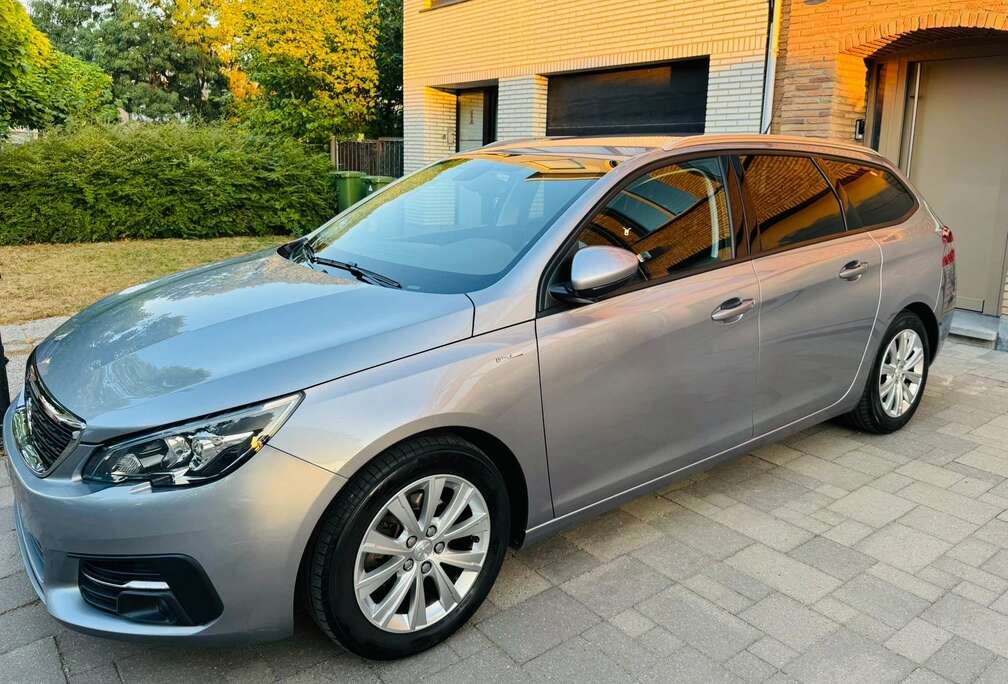 Peugeot SW 1.2 PureTech Style (EU6.2)