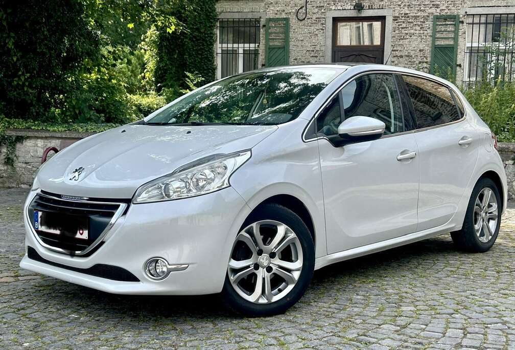 Peugeot 208 1.2i Allure