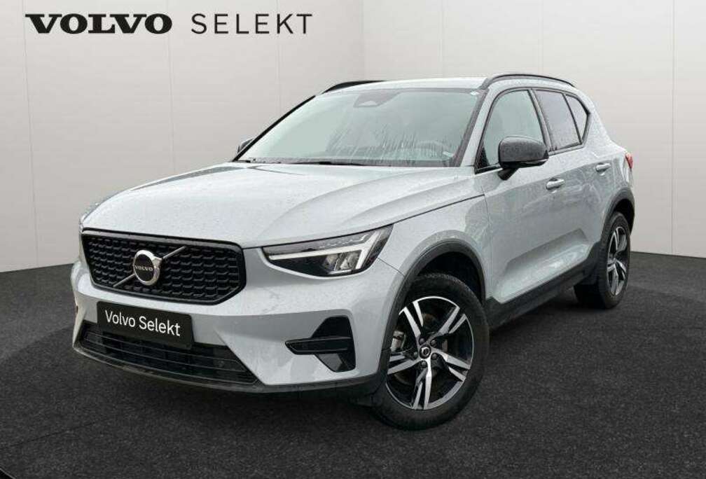 Volvo B3 Plus Dark  / Essence