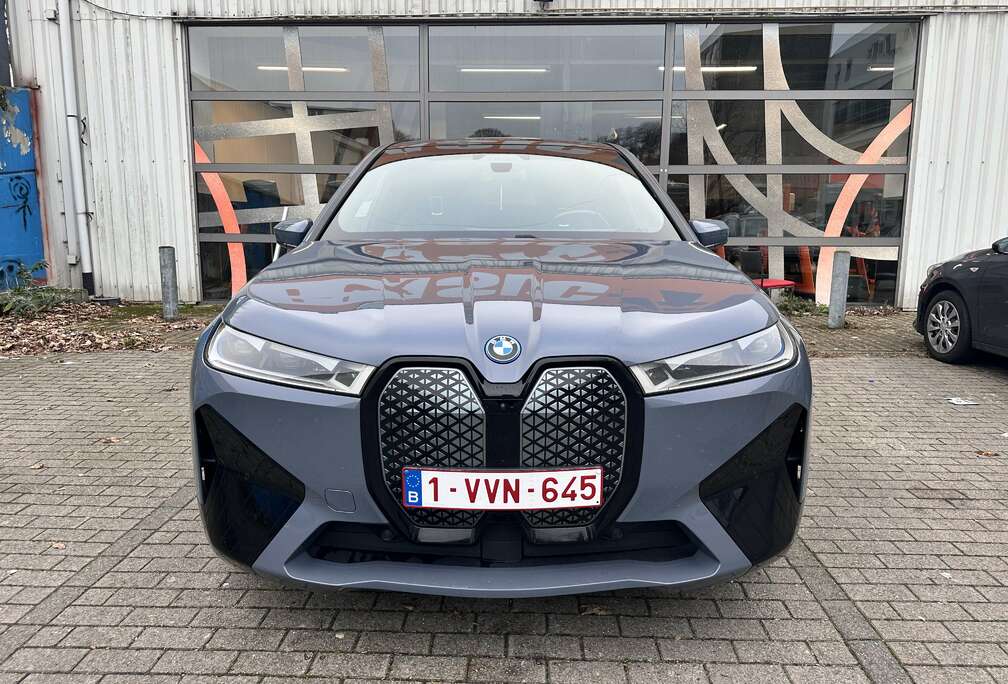 BMW 76.6 kWh xDrive40
