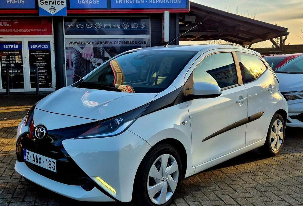 Toyota Aygo 1.0i VVT-i x-play AUTOMATIQUE