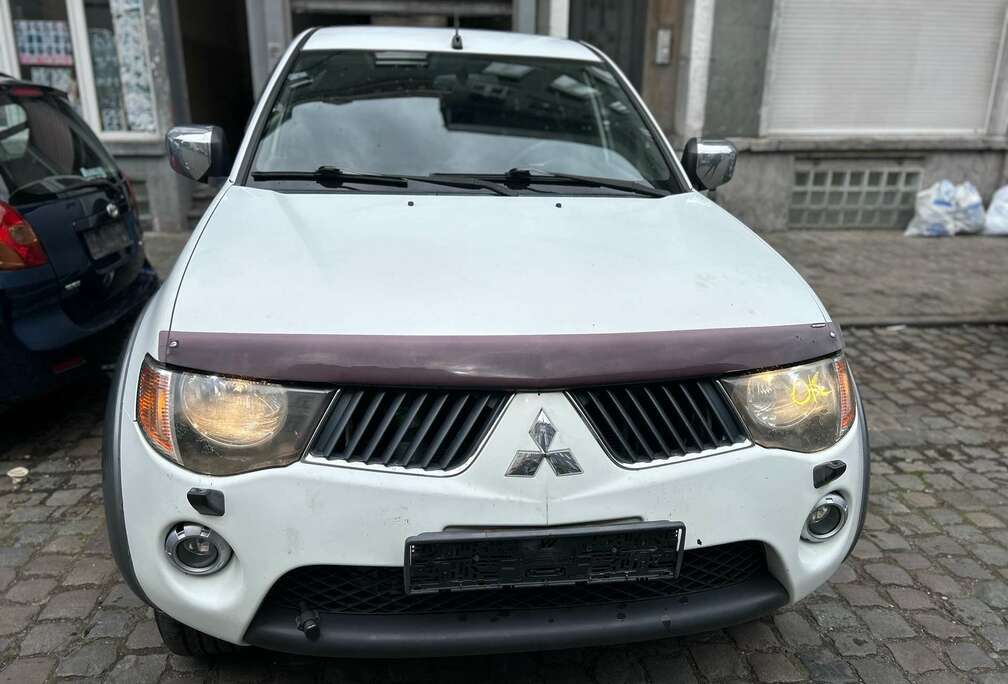 Mitsubishi Pick Up 4x4 Automatique Double Cab l’export