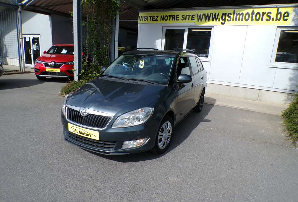 Skoda break 1.6TDi 90 gris métal  03/2014 Airco Radio