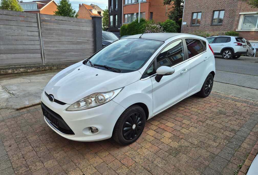 Ford Fiesta 1.25i Titanium, Garantie 12 mois