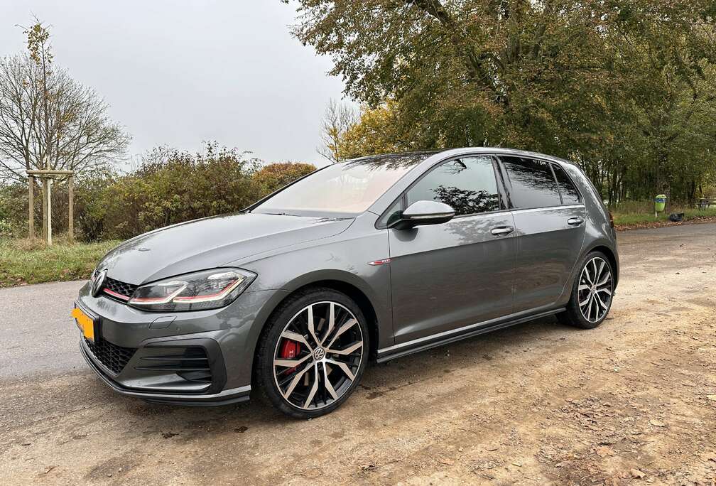 Volkswagen Golf 2.0 TSI Performance DSG