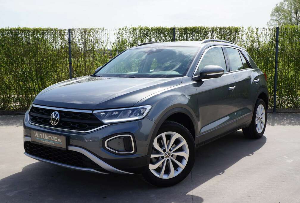 Volkswagen 1.5 TSI 150 pk Life DSG Trekhaak Navi Carplay Pdc 12m Garantie