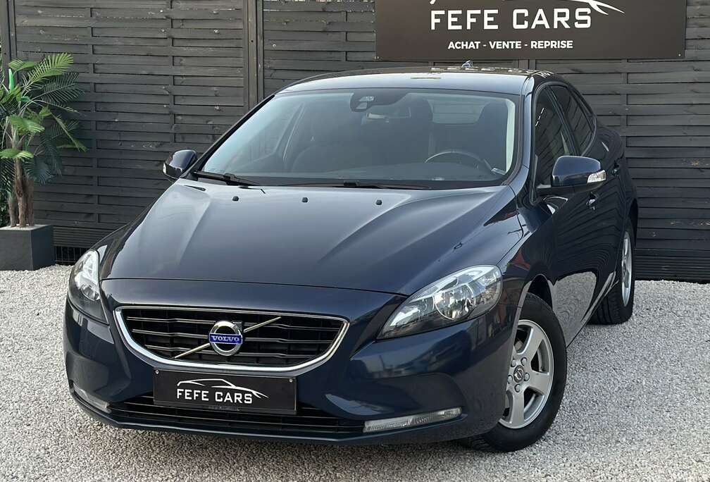 Volvo V40 1.6 D2 Momentum // Carnet D’entretien