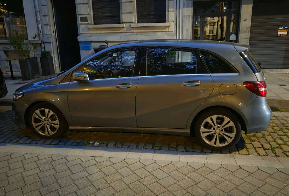Mercedes-Benz B 200