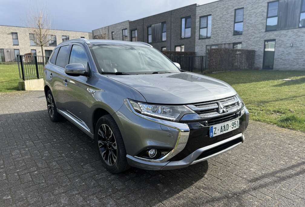 Mitsubishi 2.0 4WD Plug-in Hybrid