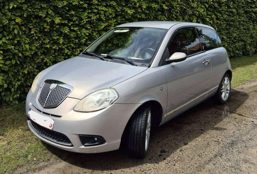 Lancia Ypsilon 1.4 Hatchback