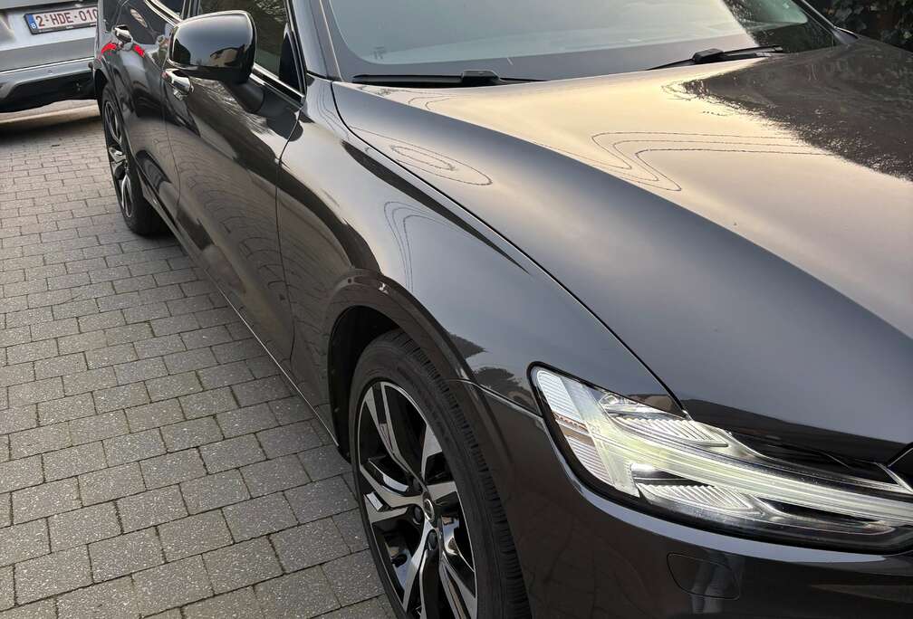 Volvo V60 2.0 B3 MHEV Ultimate Dark DCT