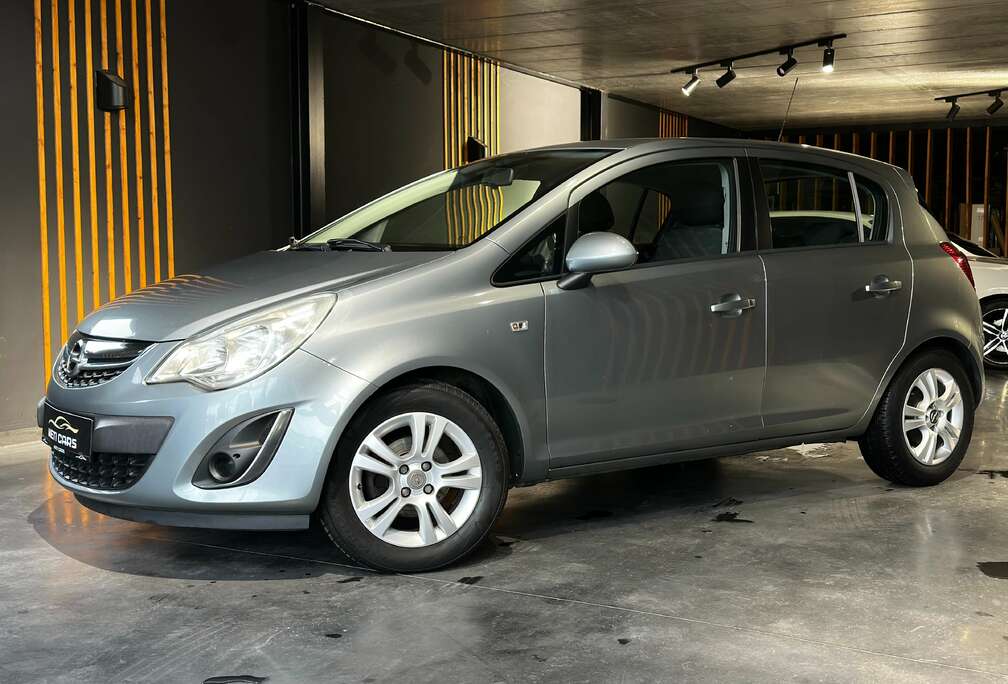 Opel Corsa 1.2  Navigatie  Airco  Cruise Control