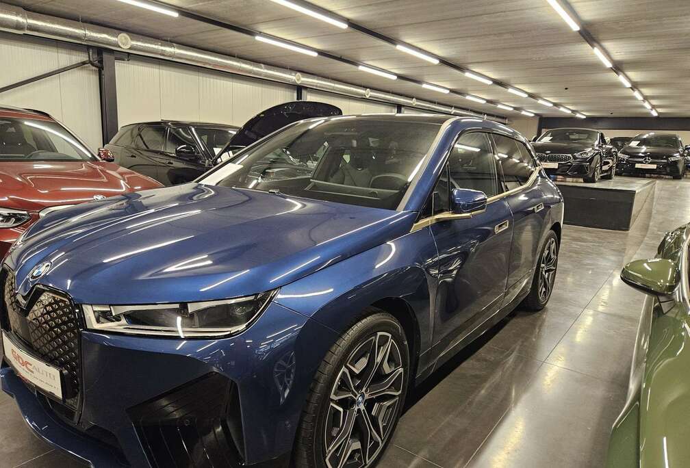 BMW 76.6 kWh xDrive40