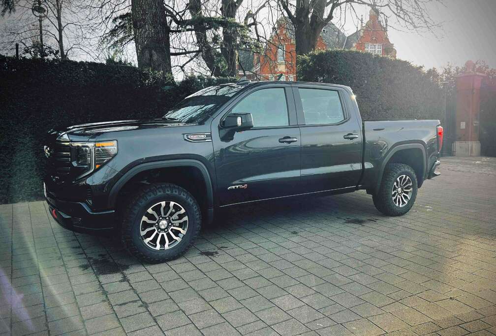 GMC AT4 Crew Cab 6.2 L - V8 € 69.900 ,- excl btw