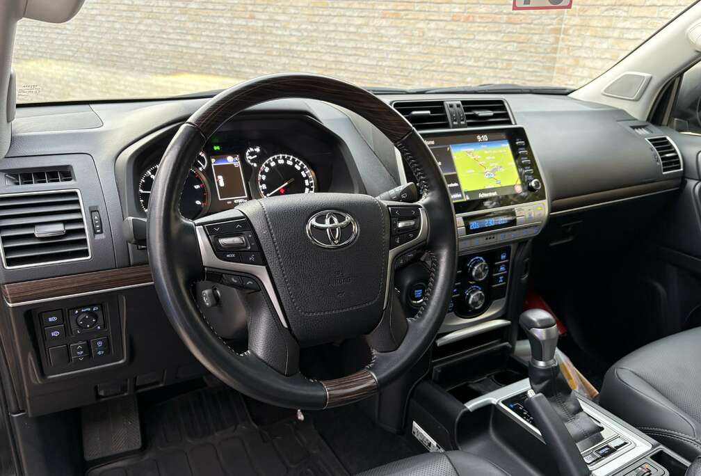 Toyota 2.8 D-4D PREMIUM AT/ 35500KM/ €59500+btw