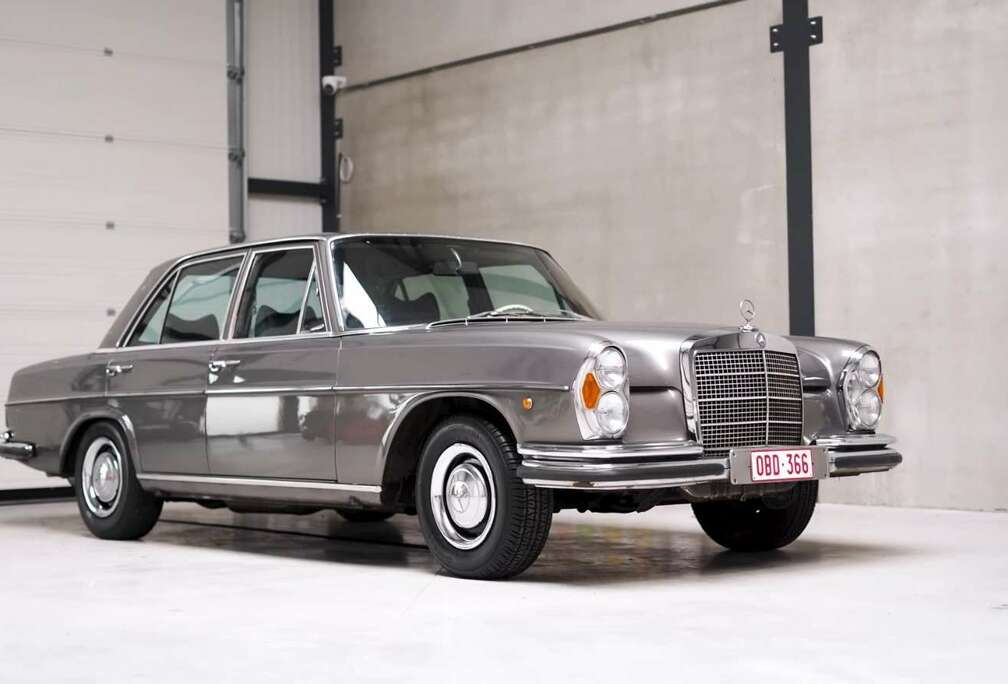Mercedes-Benz W108 250S