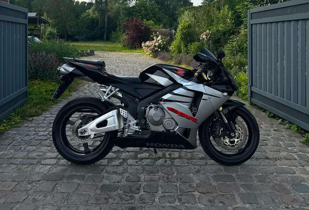 Honda RR *PC37* Topstaat! @AelbrechtMotors