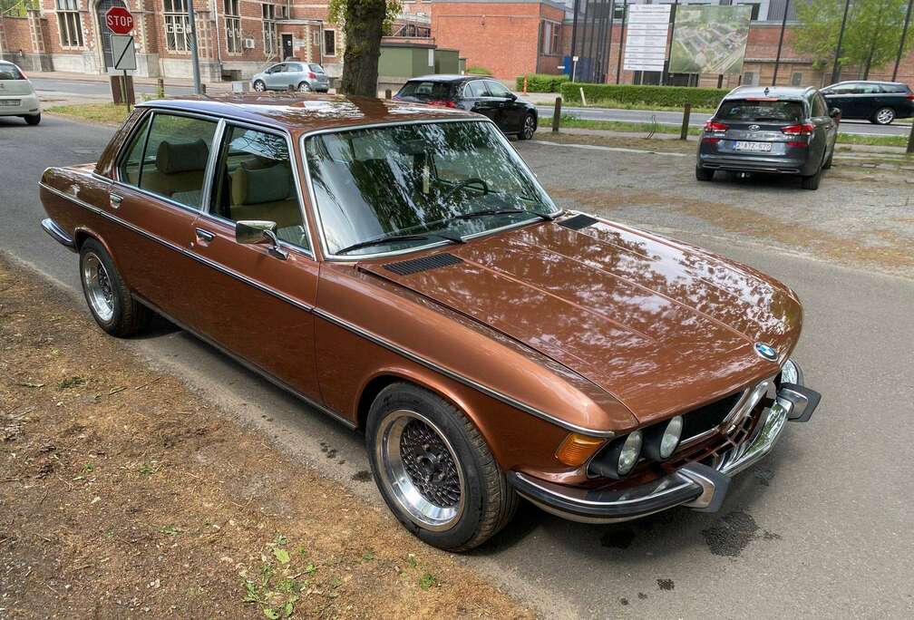 BMW E3 2.8L