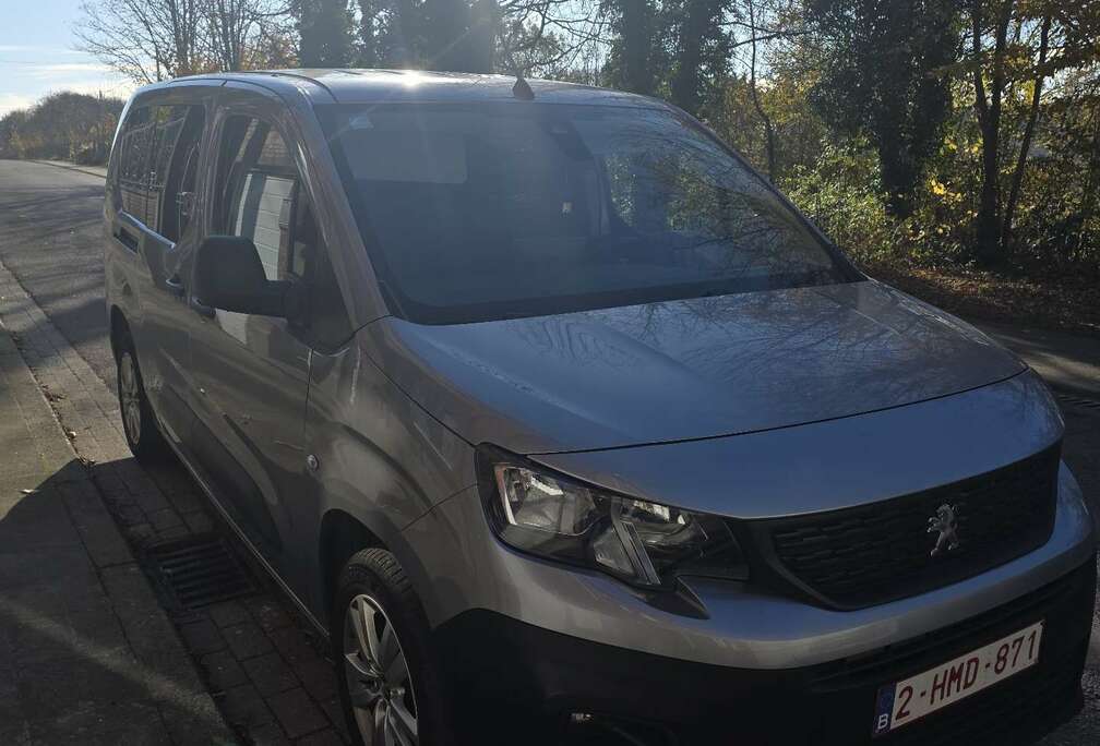 Peugeot utilitaire double cabie 5 places