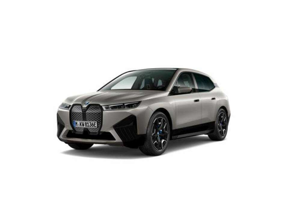 BMW xDrive50 Sport  AIR SUSP  PANO  TOWB