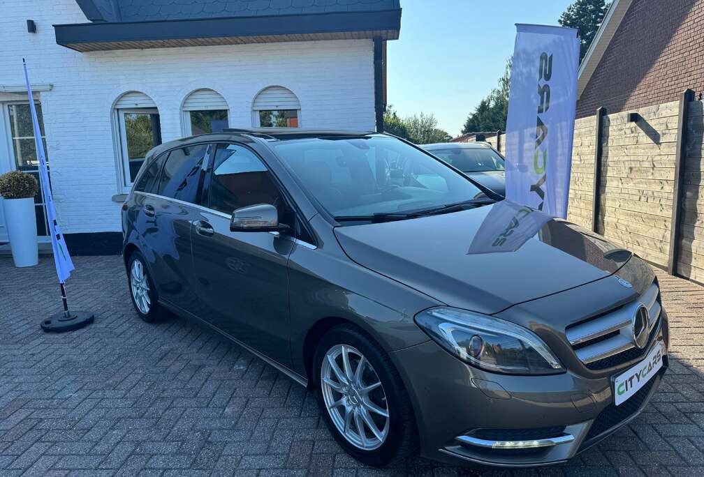 Mercedes-Benz ESSENCE-AUTOMATIQUE 7G-TR-FULL OPTION:TOIT PANO-SPORT P-CUIR EXCL.-BI XÉNON-ALARME-PH. LED-1 AN DE GARANTIE-ÉTAT NEUF!!