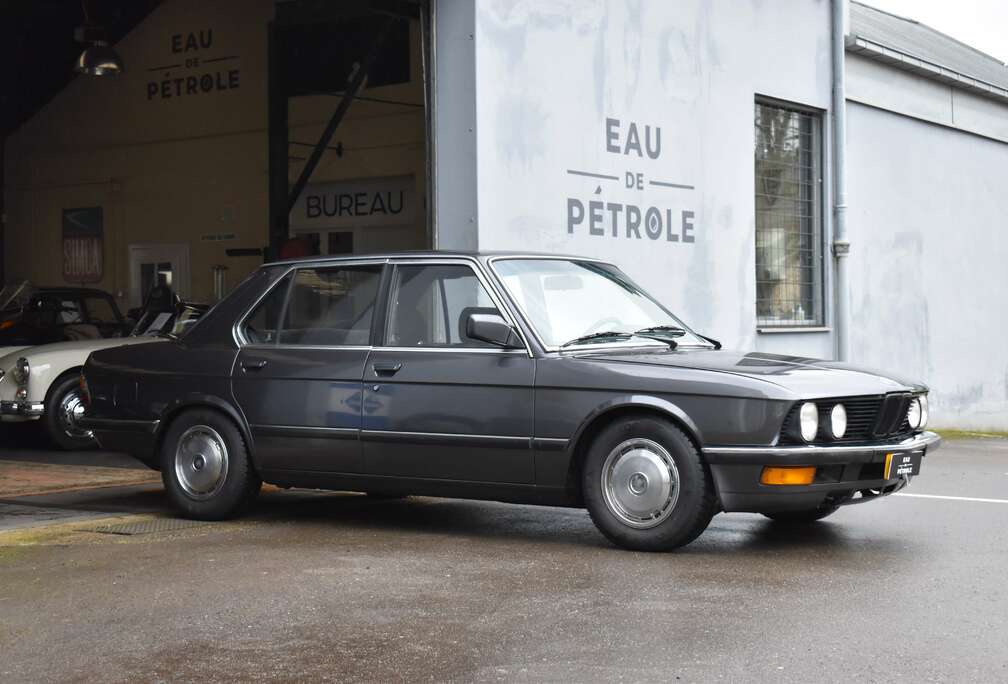 BMW i E28