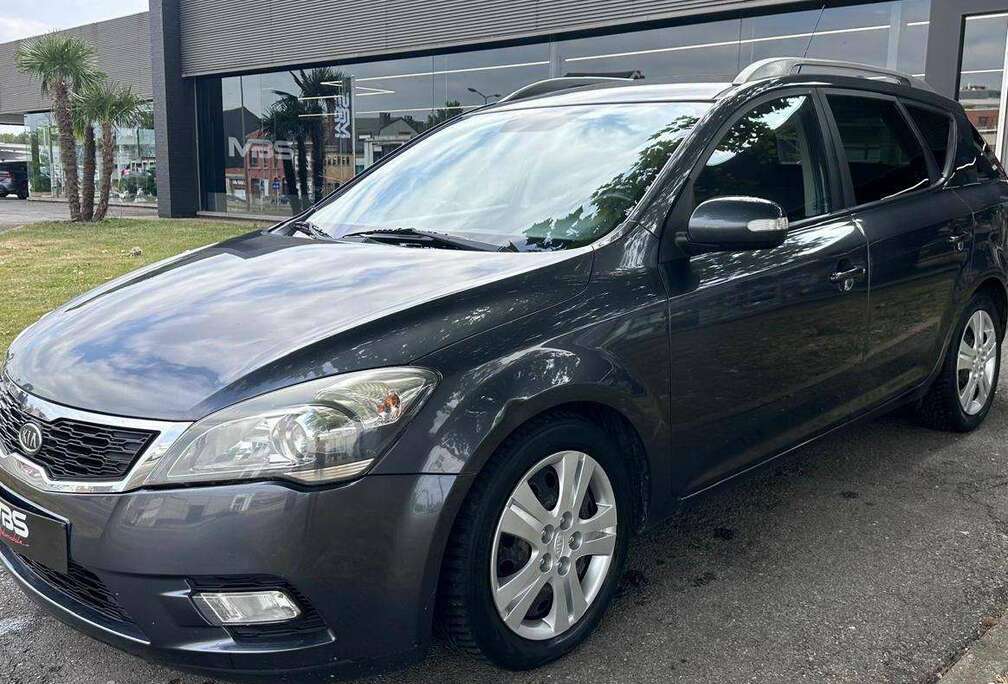 Kia *D*5 PORTES* CLIM* NAVI * RADIO*
