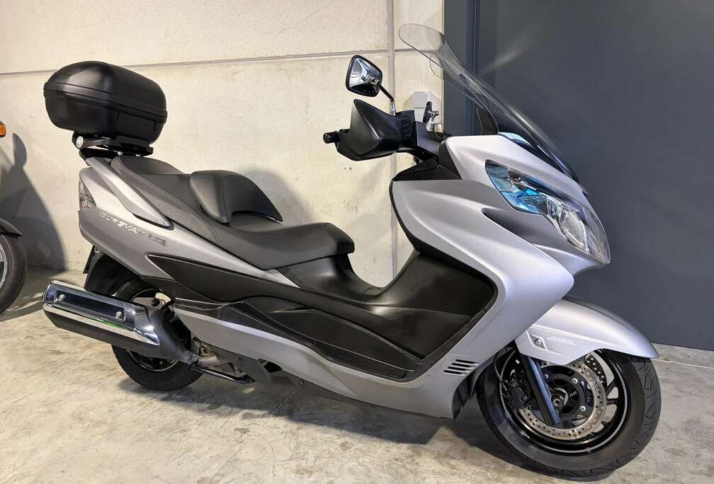 Suzuki AN abs met topcase