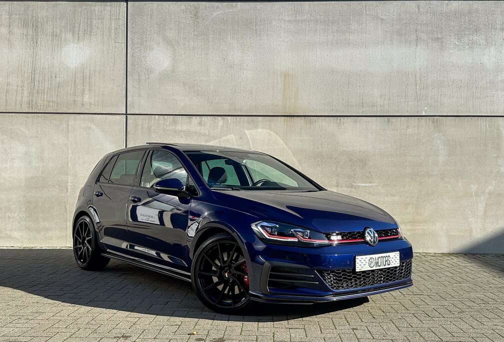 Volkswagen Performance*PANO*CAMERA*KEYLESS*APP*LED*