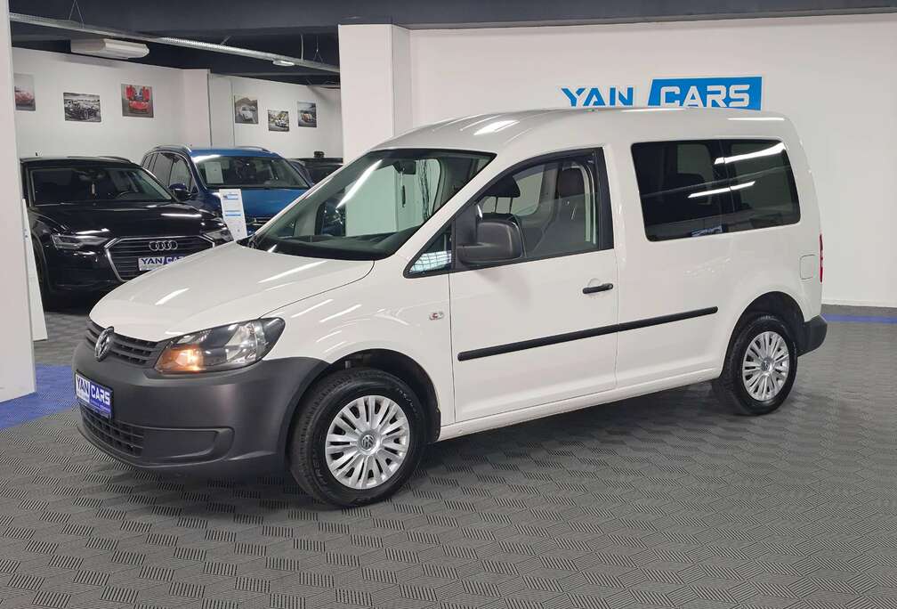 Volkswagen ESSENCE 5PLACES  ATTELAGE  ENTRETIEN COMPLET + BOUGIES NEUVES